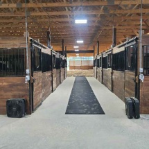 stables-in-horse-barn